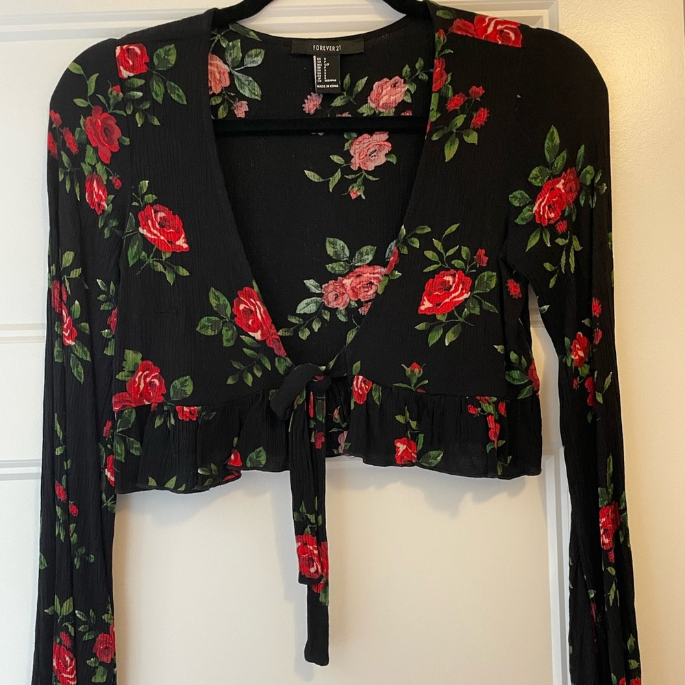Black floral long sleeve tied crop top
